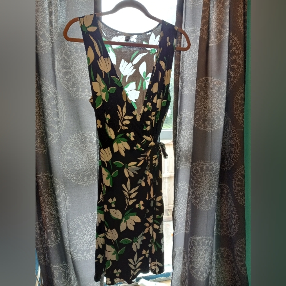 A. New Day women's dress size M